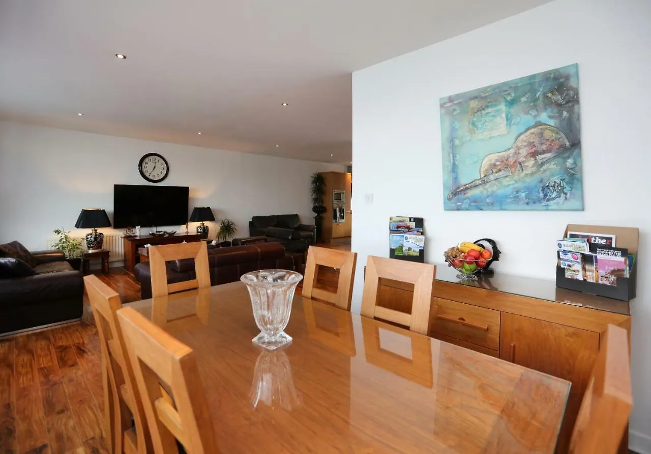 Penthouse Western Harbour Apartment Edinburgh 0*,  United Kingdom